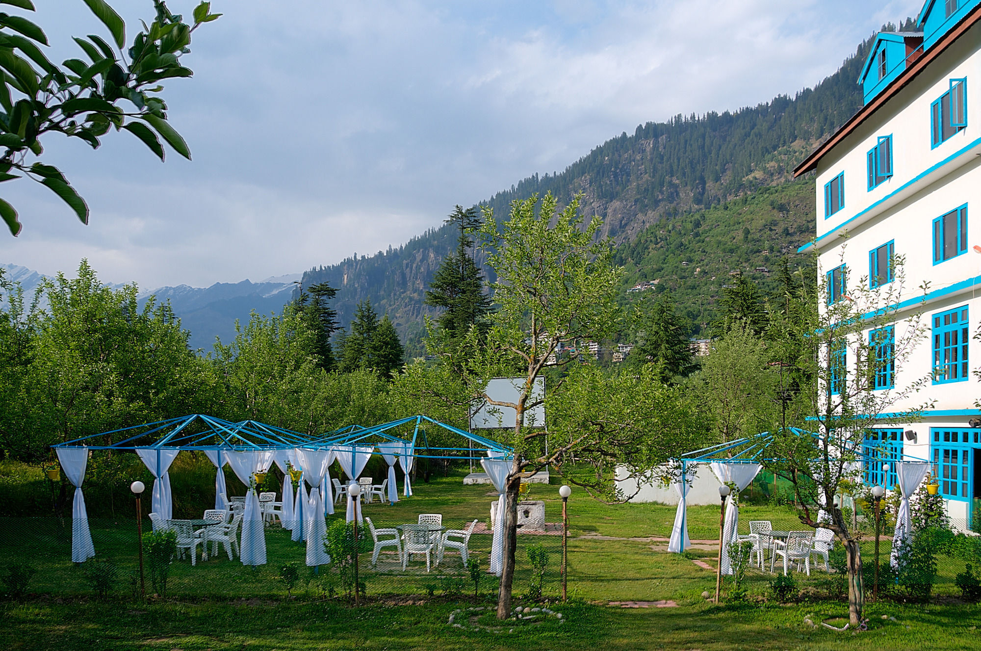 Готель Treebo Trend Celebriti Manali Vashist Екстер'єр фото